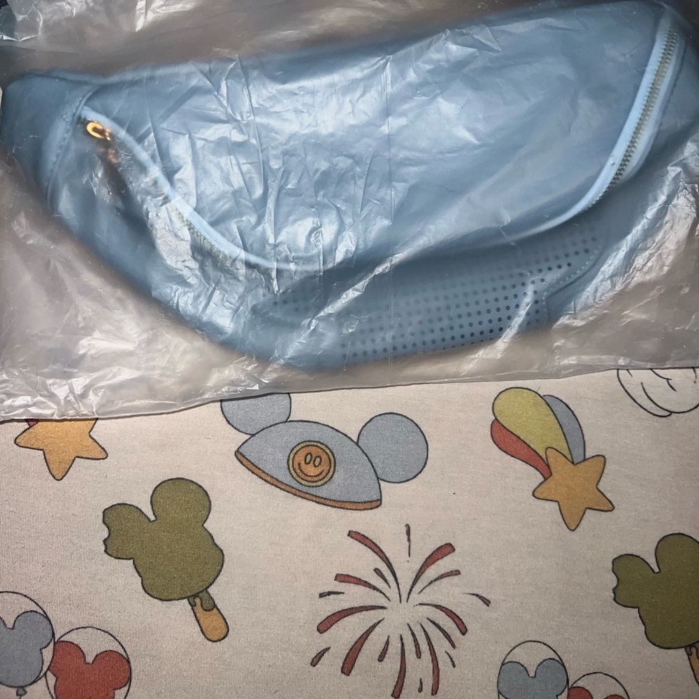 New Sky Blue Disney Pin Holding Sling Bag - Picture 5 of 5